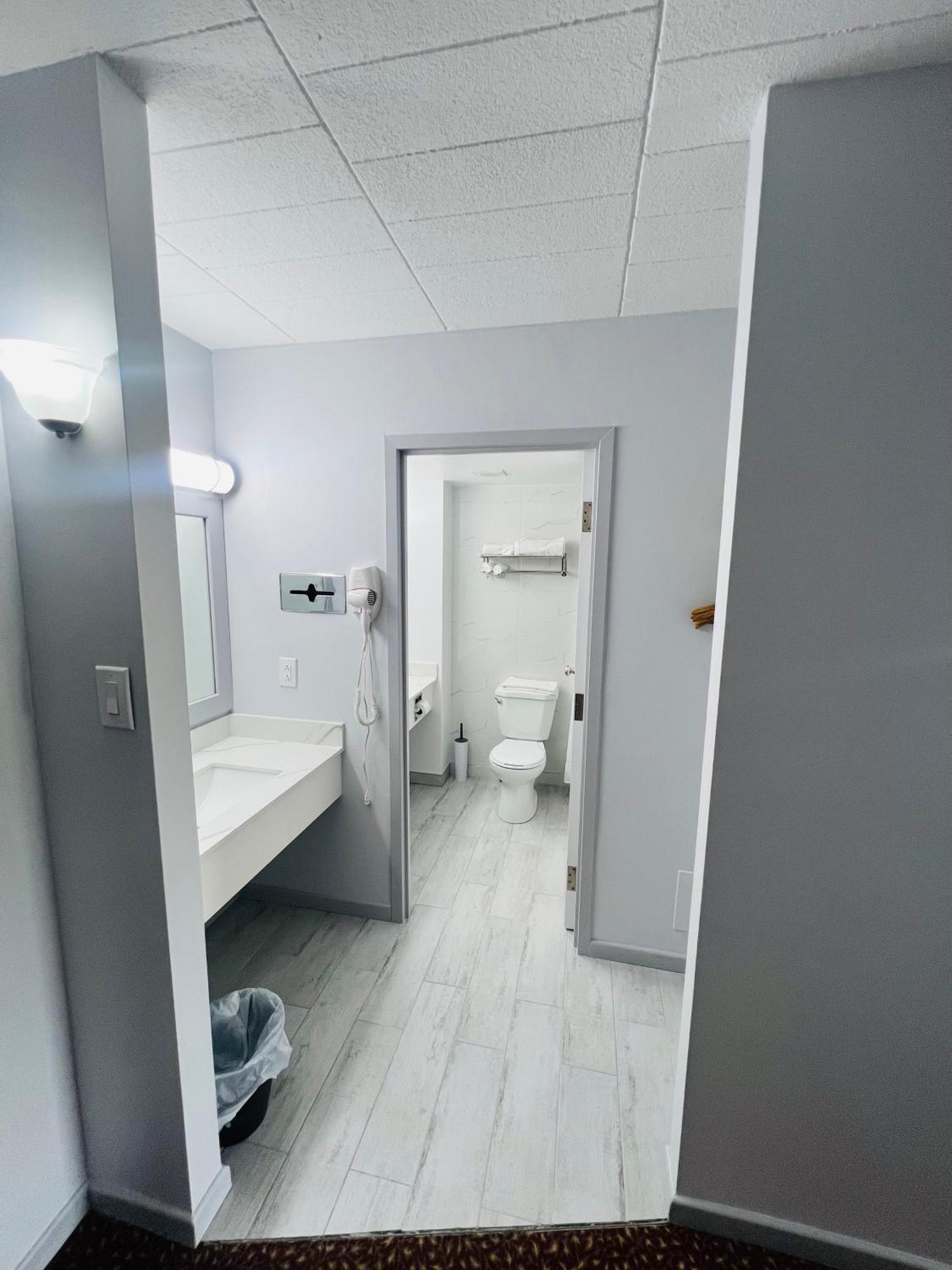 Lively Inn And Suites - Sudbury Naughton Exterior foto
